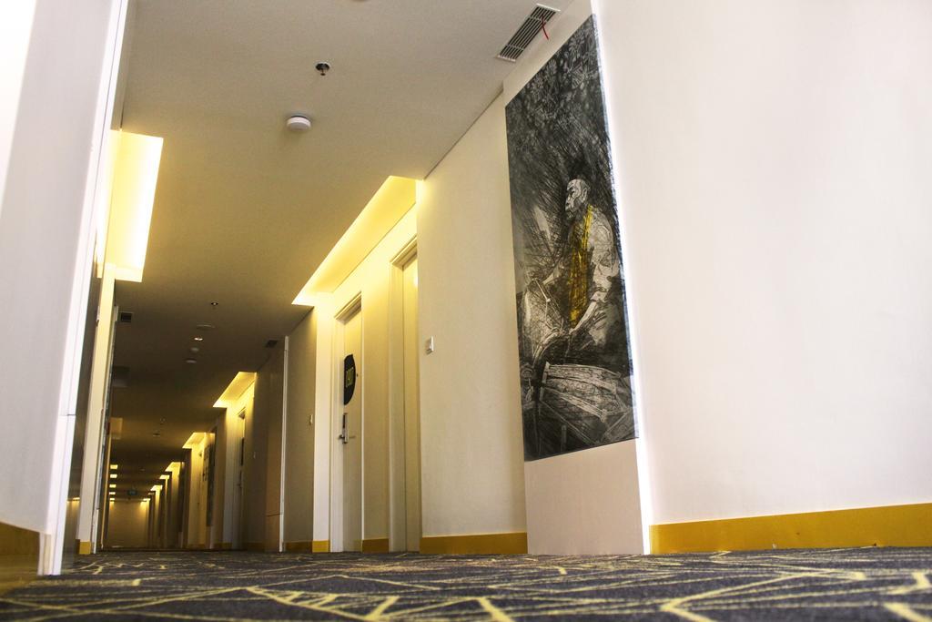 Yello Hotel Harmoni Giacarta Esterno foto