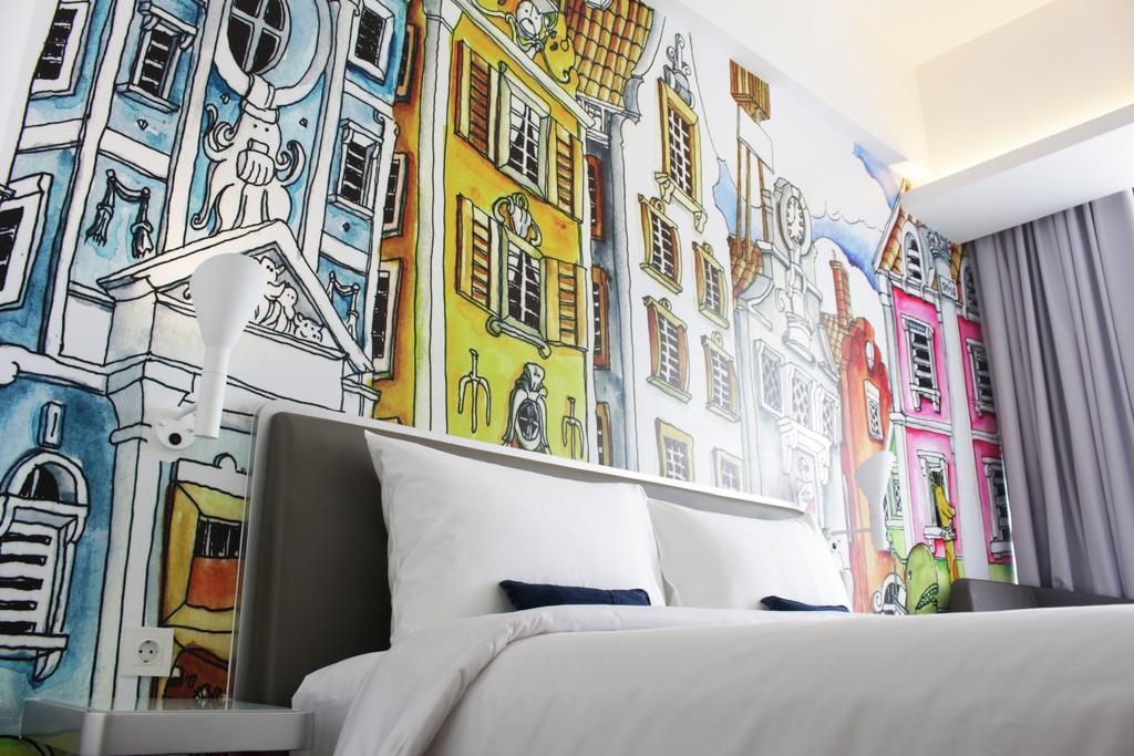 Yello Hotel Harmoni Giacarta Esterno foto