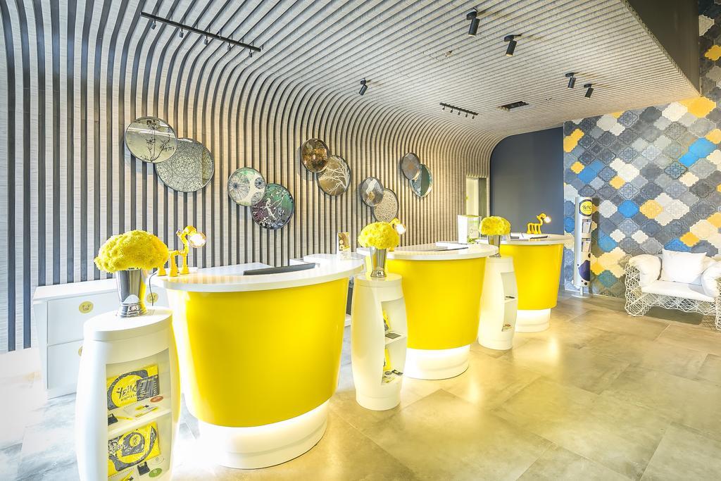 Yello Hotel Harmoni Giacarta Esterno foto
