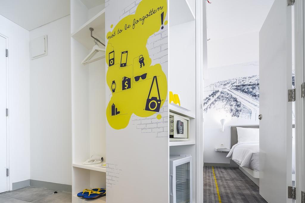 Yello Hotel Harmoni Giacarta Esterno foto