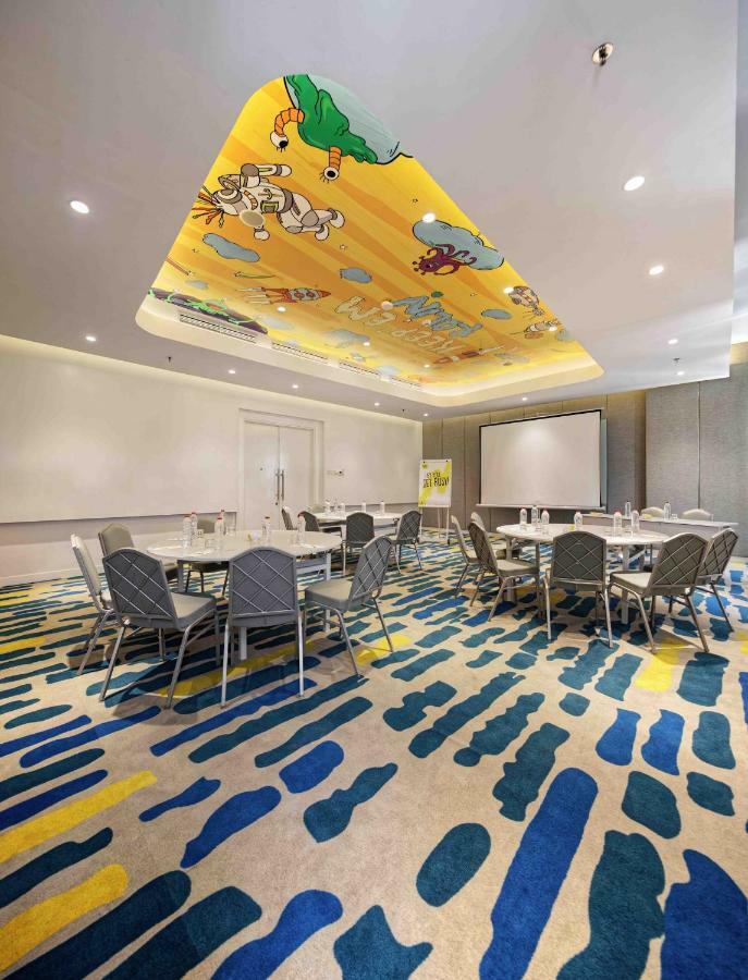 Yello Hotel Harmoni Giacarta Esterno foto