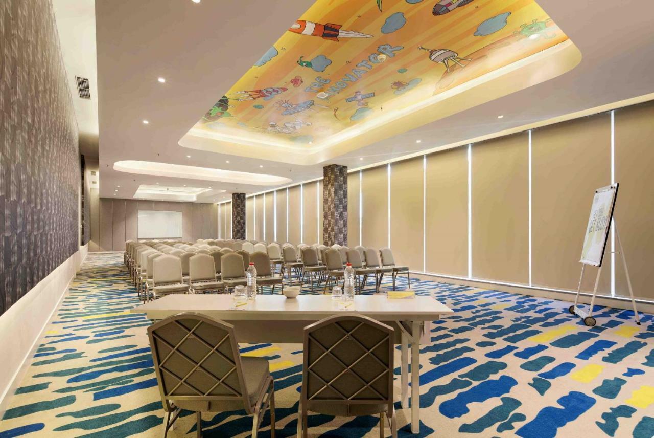 Yello Hotel Harmoni Giacarta Esterno foto