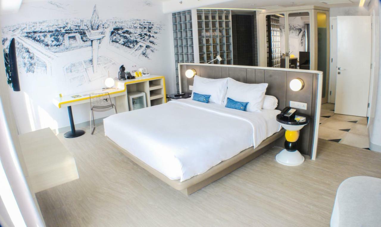 Yello Hotel Harmoni Giacarta Esterno foto