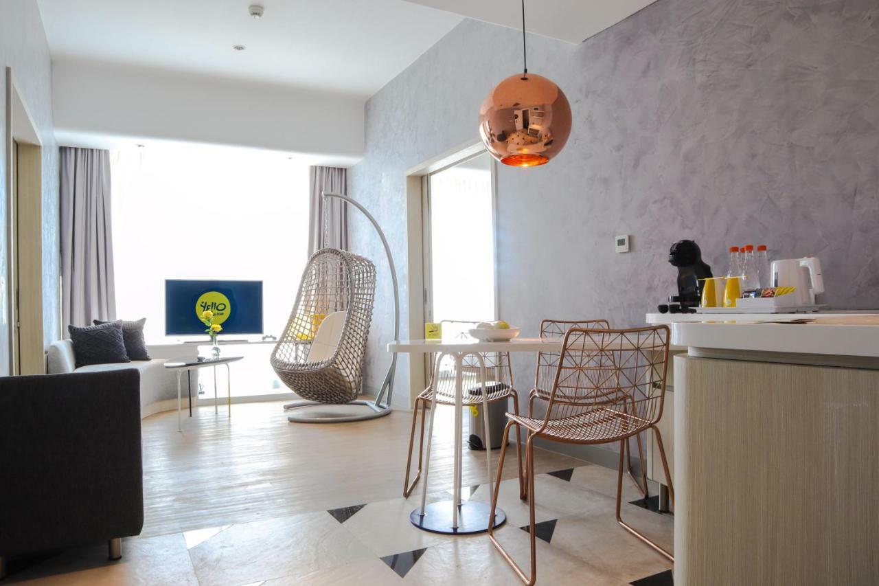 Yello Hotel Harmoni Giacarta Esterno foto
