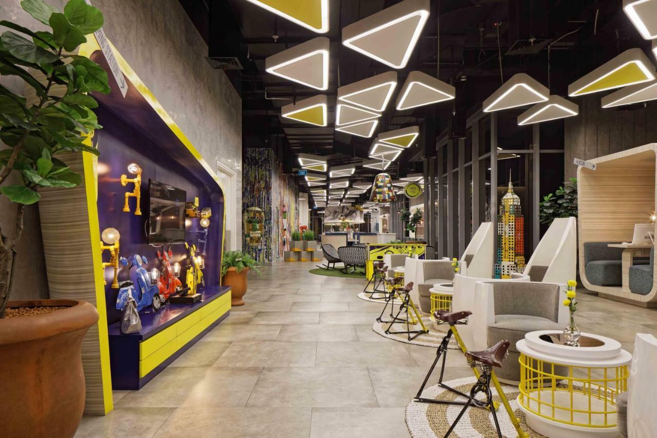 Yello Hotel Harmoni Giacarta Esterno foto